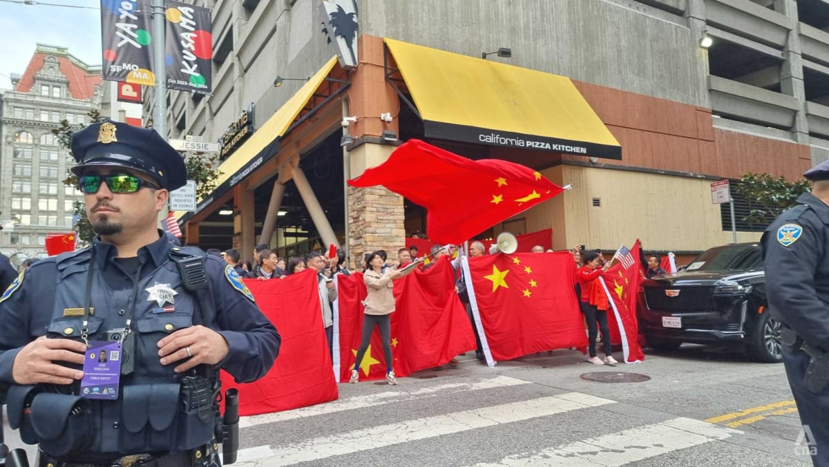 China supporters and protesters gather in San Francisco as Xi, Biden meet China supporters and protesters gather in San Francisco as Xi, Biden meet