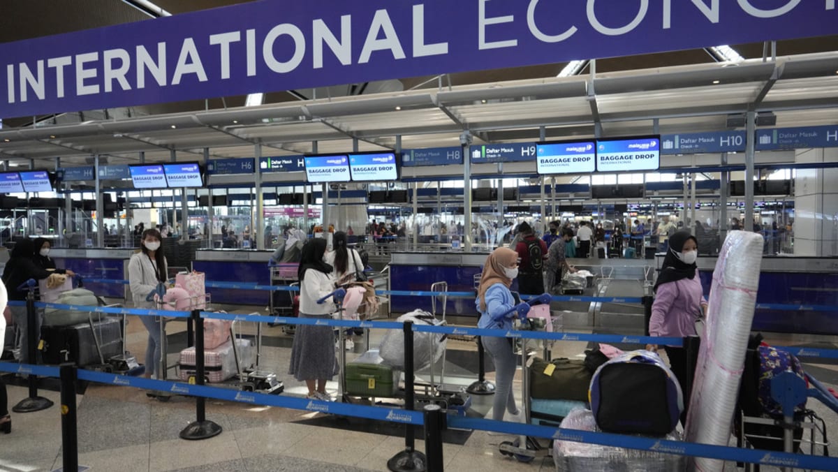‘Jangan bereaksi berlebihan’ terhadap wisatawan asal Tiongkok, kata Menteri Pariwisata Malaysia di tengah kekhawatiran akan COVID-19