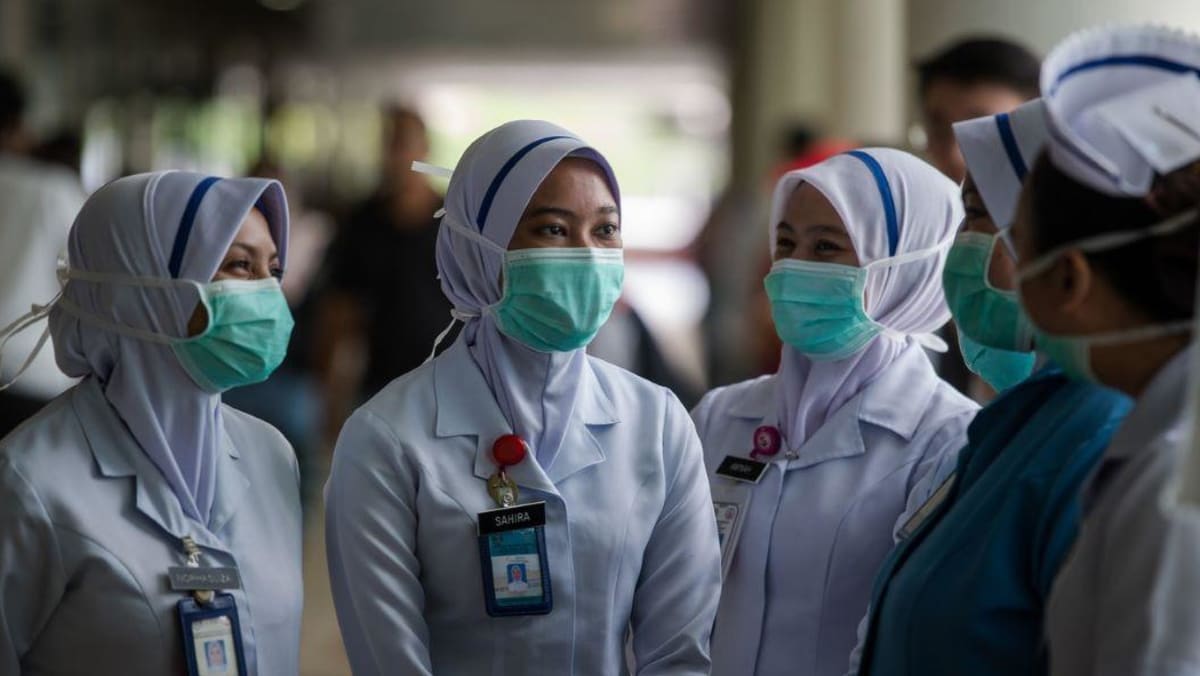 在 PAS MP 批评“紧身”服装后，马来西亚的医疗团体捍卫护士制服