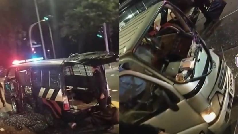 17 people, including 5 police officers, injured after accident between police van and lorry 17 people, including 5 police officers, injured after accident between police van and lorry