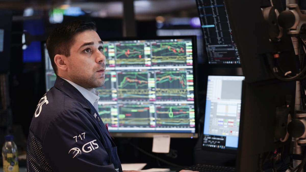 Wall Street berakhir karena ketidakpastian yang mengganggu mengenai jalur suku bunga Fed