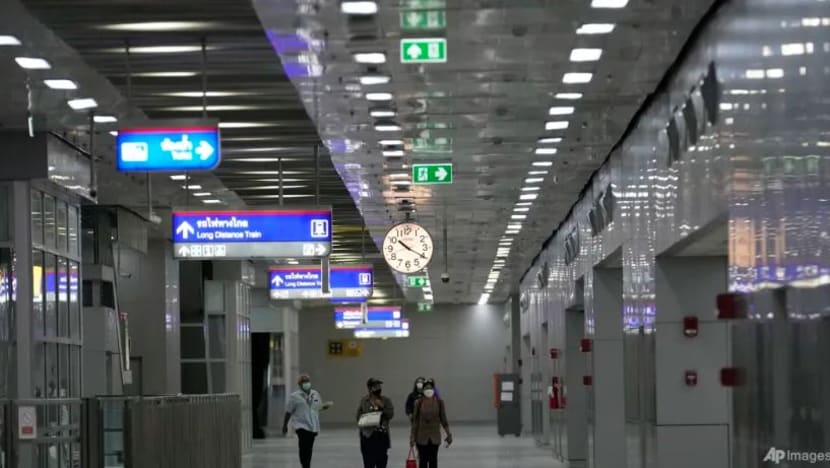 Terminal baru kereta api penumpang di Bangkok mula beroperasi