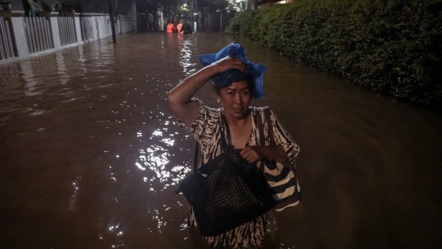 印尼警方：雅加达南部洪水冲倒学校墙壁 导致三人死亡