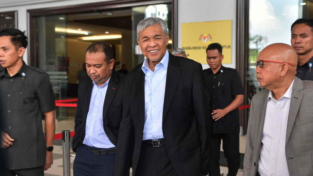 涉及马来西亚副总理艾哈迈德扎希德的慈善基金会贪污审判被推迟； 引用的新证据