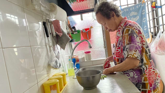 理解问答：年迈母亲独自照顾患唐氏综合症和失智症的女儿