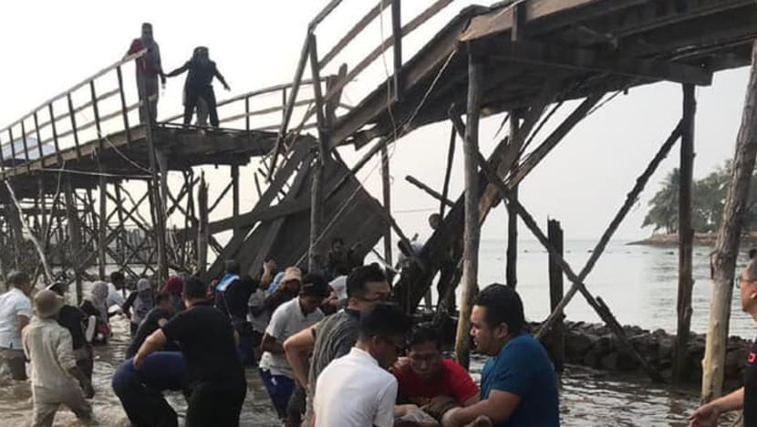 Jambatan kayu di Montigo Resort Batam roboh; 18 rakyat S'pura cedera