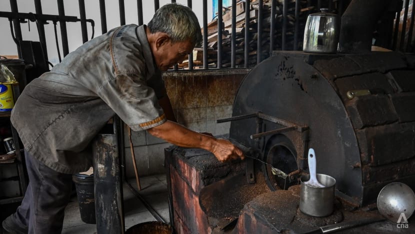 'Sukar pada mulanya': Kilang biji kopi kaedah tradisional di Klang ini masih utuh beroperasi sejak 1959 8 FDZ 3344
