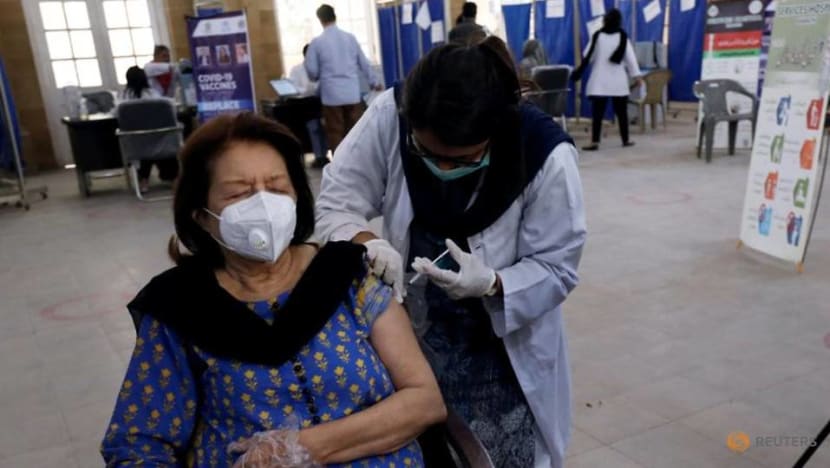 Pakistan receives 500,000 COVID-19 vaccine doses from China, doubling available supply Pakistan receives 500,000 COVID-19 vaccine doses from China, doubling available supply