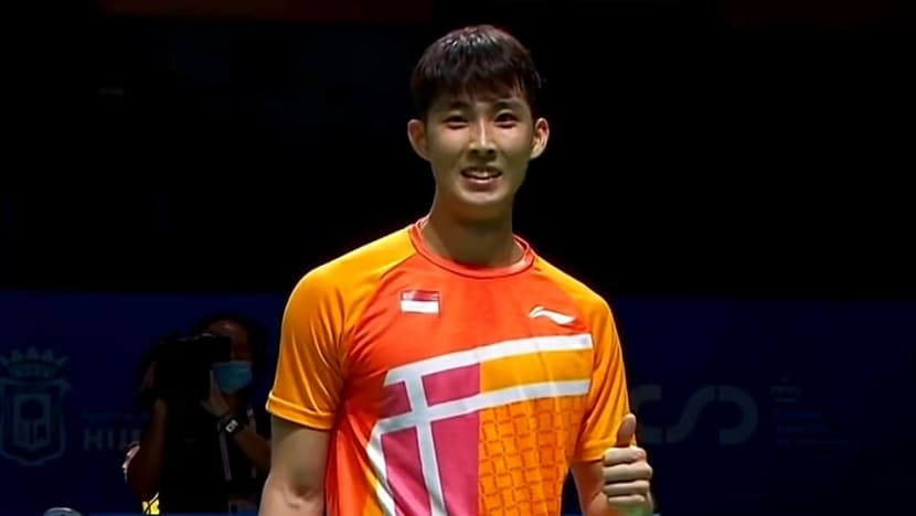 Singapore's Loh Kean Yew thrashes higher-ranked Kantaphon, progresses to badminton World Championships quarters Singapore's Loh Kean Yew thrashes higher-ranked Kantaphon, progresses to badminton World Championships quarters