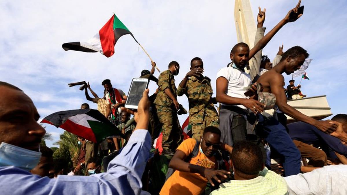 Ratusan ribu orang berbaris di istana kepresidenan Sudan sebagai protes terhadap kudeta