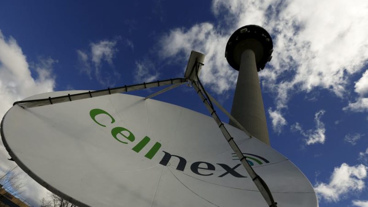 Pengawas Inggris mengatakan kesepakatan menara Cellnex-CK Hutchison menimbulkan kekhawatiran persaingan