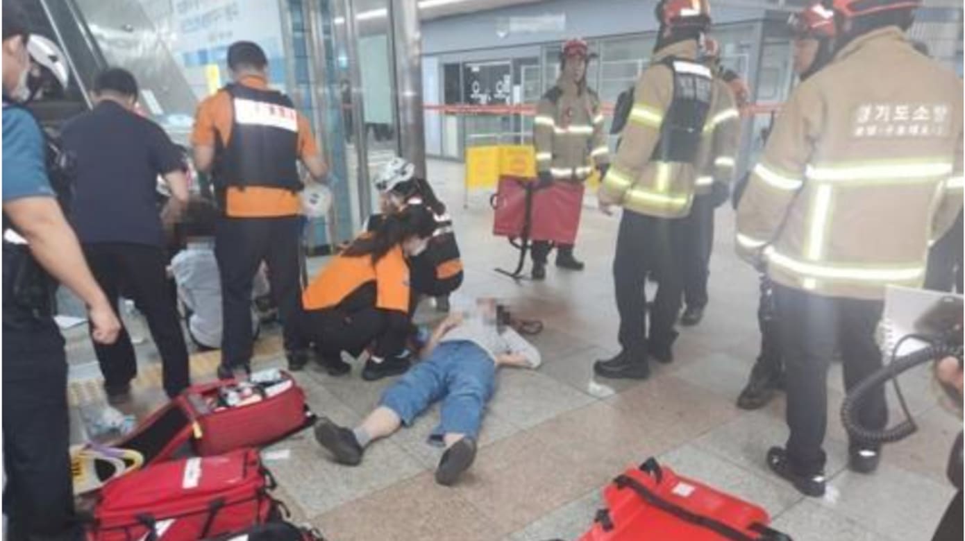 韩国地铁站扶梯突然逆行 14人受伤