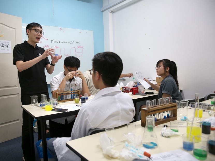 Mr Gavin Ng, director at Gavin's Tuition, conducts a Junior College science practical lesson.