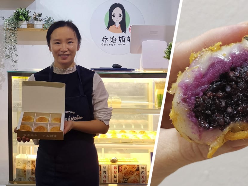 Tiny Shop In Lavender Sells Tasty Traditional Chinese Pastries Like Pork Mooncake & Mochi-Style Dumplings