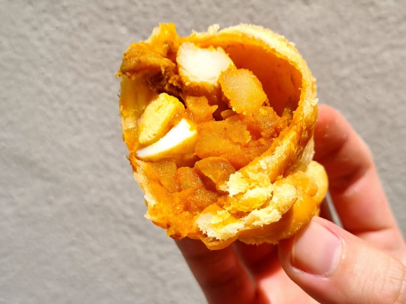 Hidden Gem Curry Puff Joint Sells Tasty Black Pepper Chicken Apple