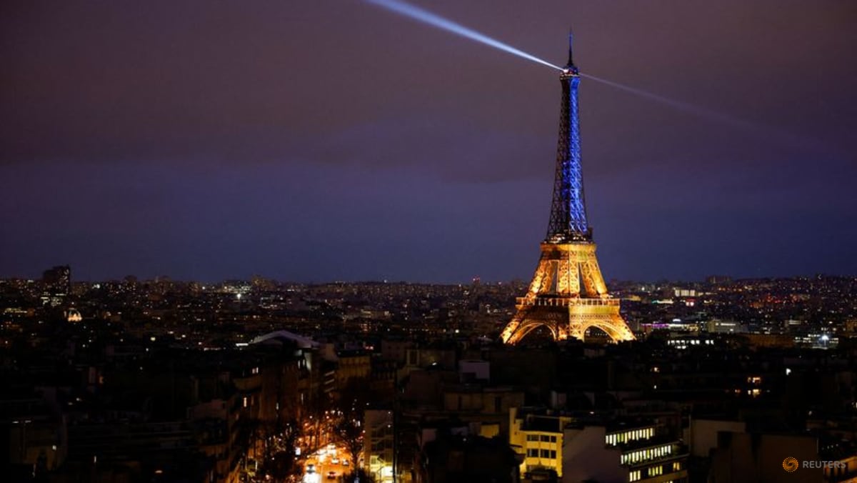 Landmarks lit, vigils held to mark first anniversary of Ukraine war TODAY