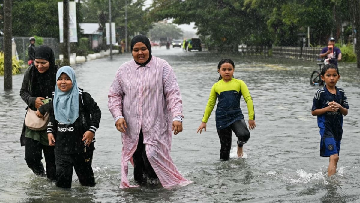 马来西亚洪水导致超过122,000人流离失所 – CNA