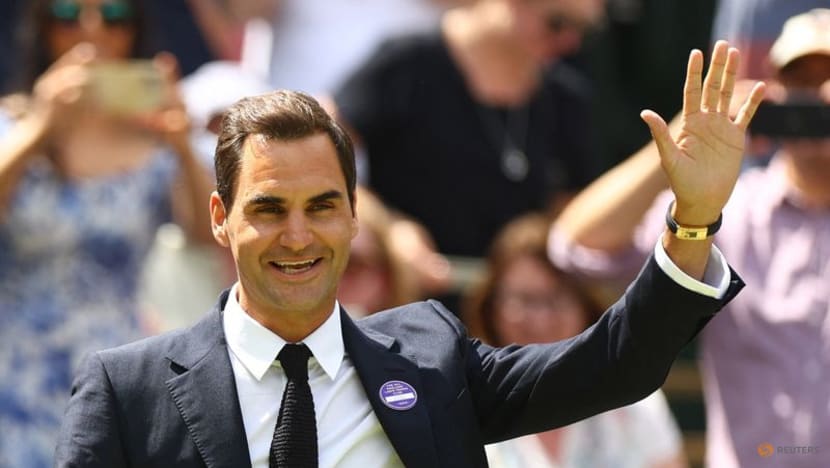 Federer hints at Wimbledon comeback on surprise visit Federer hints at Wimbledon comeback on surprise visit
