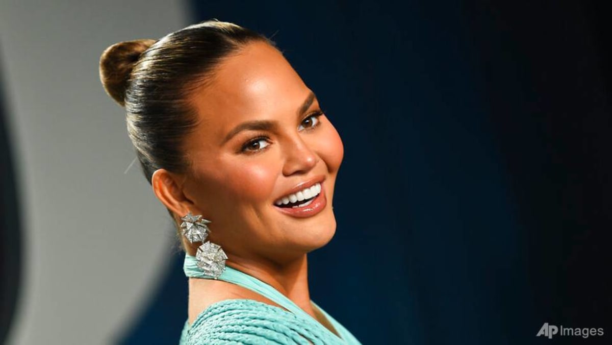 it-s-time-to-say-goodbye-chrissy-teigen-deletes-twitter-account-citing-negativity