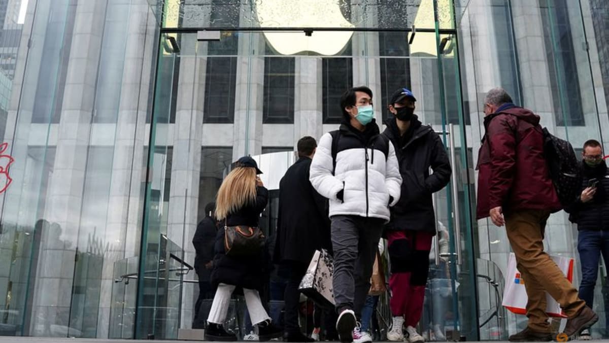 Apple closes New York City stores to shoppers as COVID-19 cases rise - CNA