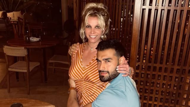 Britney Spears与老公用餐被打扰　失控大骂粉丝！