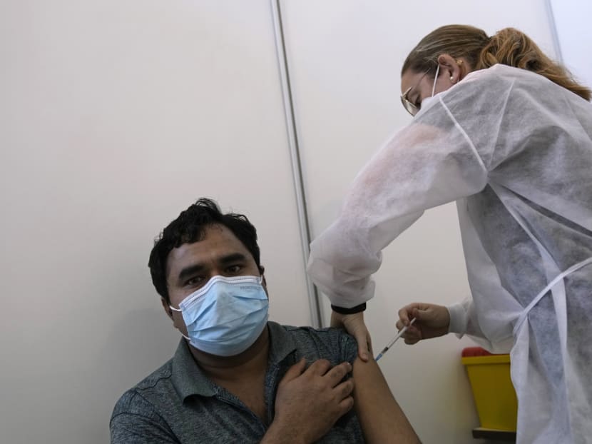Commentary: No, COVID-19 vaccines don’t stay in your body for years Commentary: No, COVID-19 vaccines don’t stay in your body for years