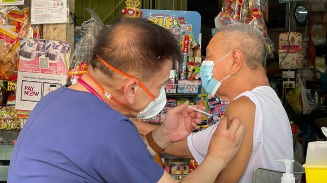 王乙康号召更多私人领域医生和注册护士加入登门疫苗接种团队