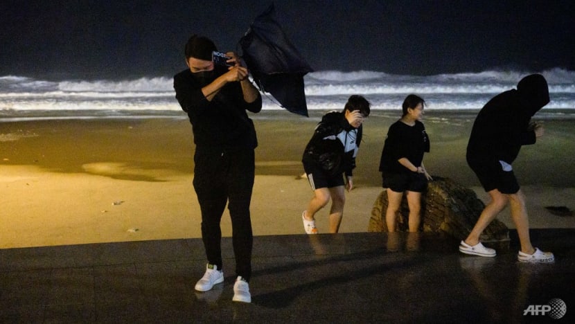 Typhoon Hinnamnor leaves 20,000 homes without power in South Korea Typhoon Hinnamnor leaves 20,000 homes without power in South Korea