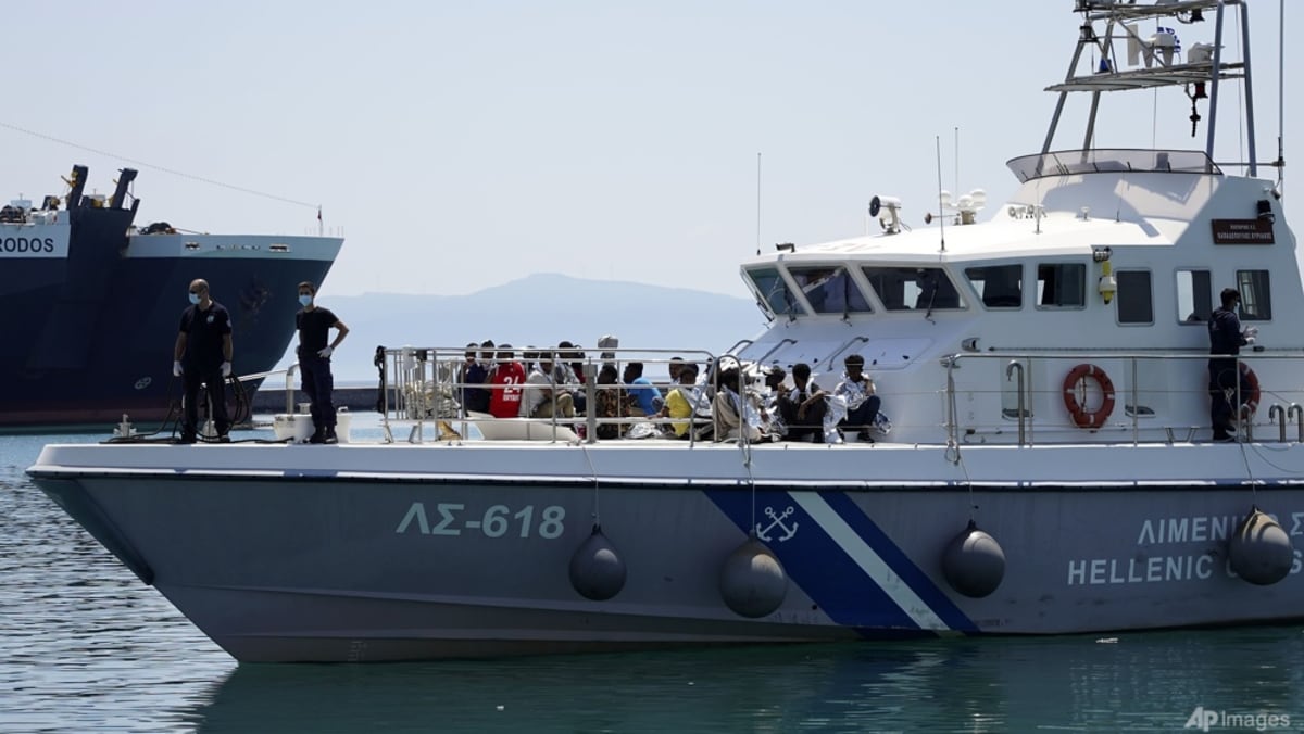 At least 15 migrants dead in shipwreck off Greek island Lesbos