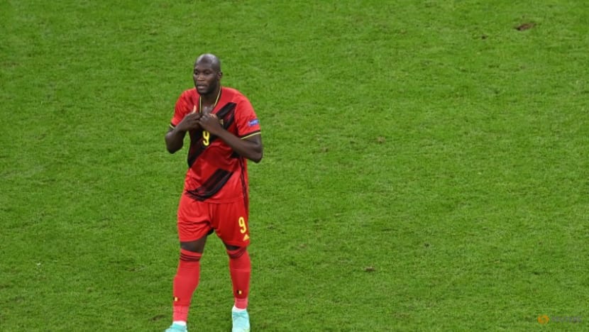 Football: Chelsea reportedly agree club record deal to re-sign Lukaku Football: Chelsea reportedly agree club record deal to re-sign Lukaku