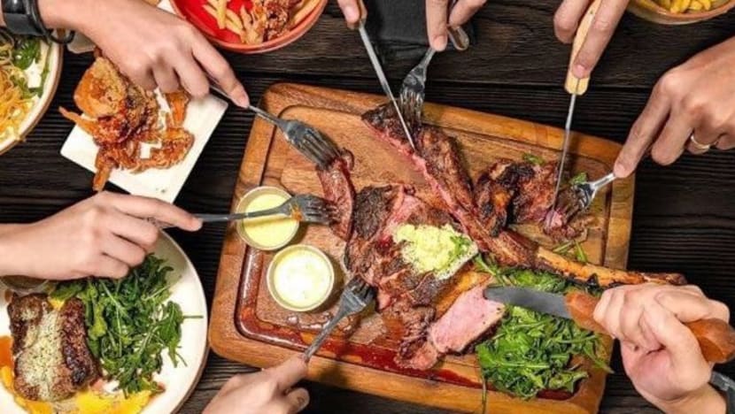 Daging stik gergasi 'Tomahawk' halal semakin menjadi pilihan pelanggan Daging stik gergasi 'Tomahawk' halal semakin menjadi pilihan pelanggan