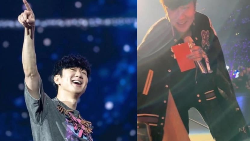 JJ Lin Fan Holds Up Cartier Ring For The Singer To ‘Bless’ At His Concert, JJ Mistook It For A Gift But Has Since Returned It