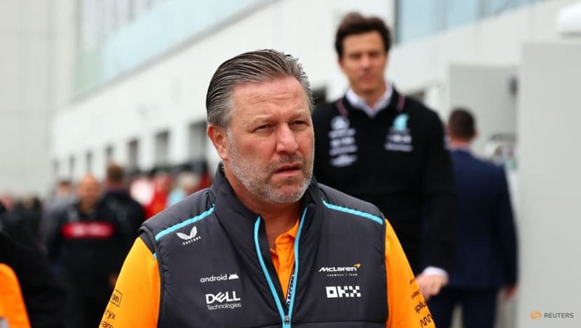 Happy McLaren boss offers to fly Piastri's mum to Japan