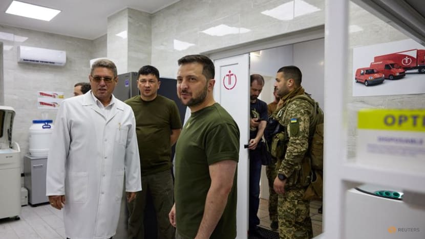 Ukraine president praises troops in visit to southern front line Ukraine president praises troops in visit to southern front line