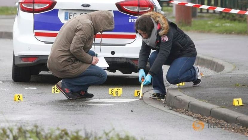 Lelaki ditembak mati di lapangan terbang Paris; cuba rampas senapang askar