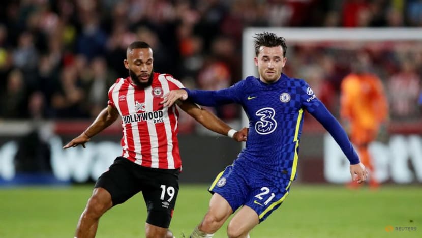 Leaders Chelsea survive late siege to beat Brentford 1-0 Leaders Chelsea survive late siege to beat Brentford 1-0