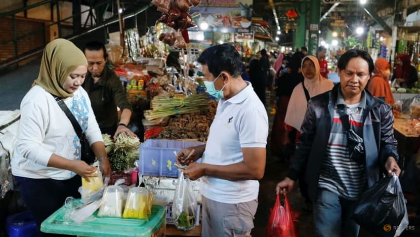 Indonesia central bank sees headline Oct inflation easing to 5.8% Y/Y Indonesia central bank sees headline Oct inflation easing to 5.8% Y/Y