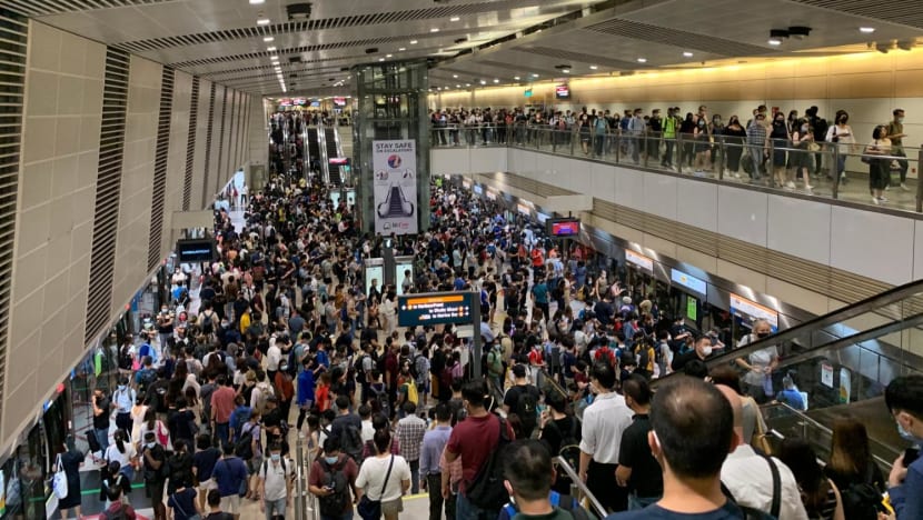 'Signal-related' fault on Circle Line causes crowding at some stations during morning peak period 'Signal-related' fault on Circle Line causes crowding at some stations during morning peak period