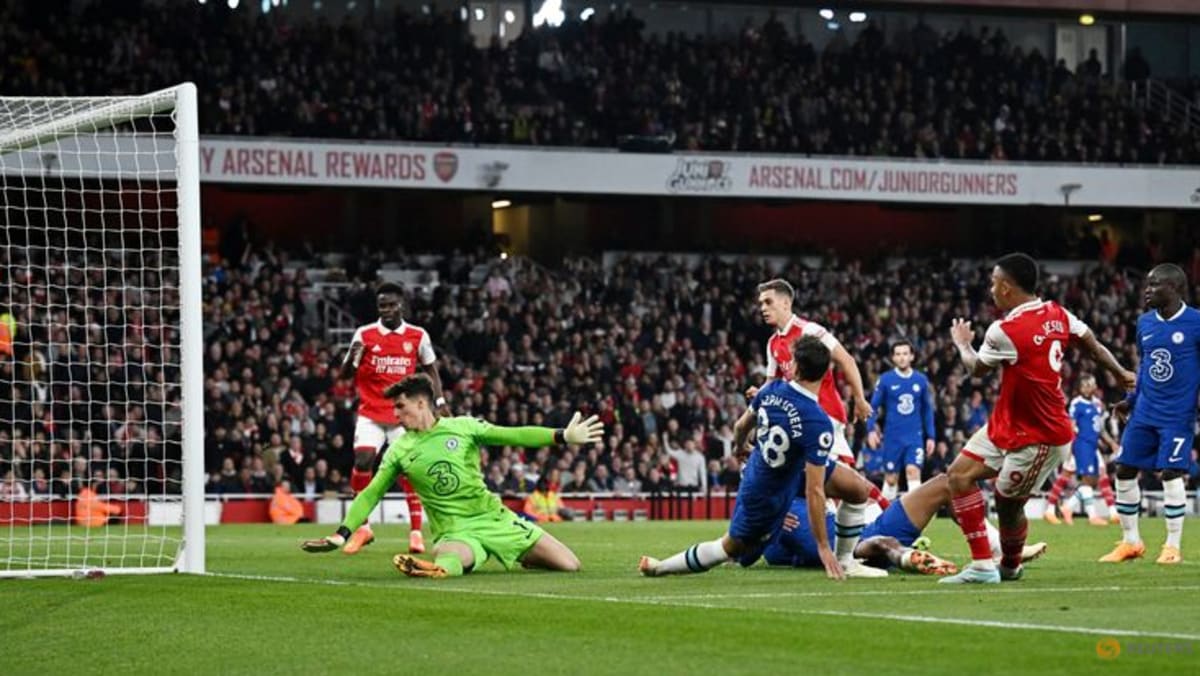 Arsenal kembali ke puncak liga dengan kemenangan 3-1 atas Chelsea yang menyedihkan