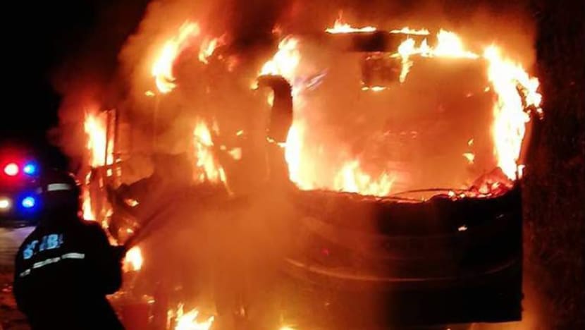 40 pelancong China nyaris rentung di Sabah apabila bas persiaran terbakar