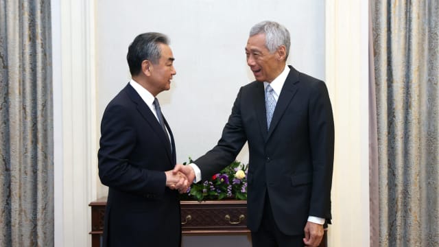 中国外交部长王毅同李总理会面 重申两国长期和实质性关系