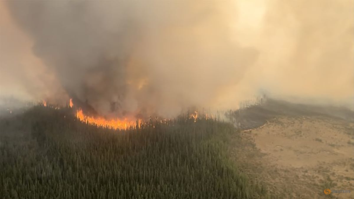 Perdana Menteri Kanada Trudeau mengunjungi Alberta saat kebakaran hutan berkobar