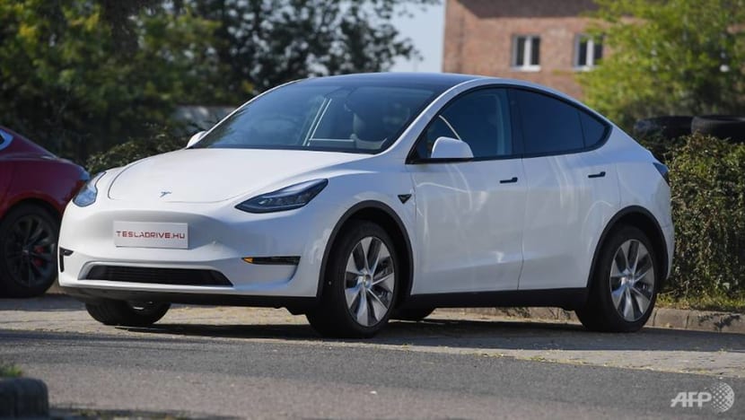 Man 'asleep' in speeding self-driving Tesla car charged in Canada Man 'asleep' in speeding self-driving Tesla car charged in Canada