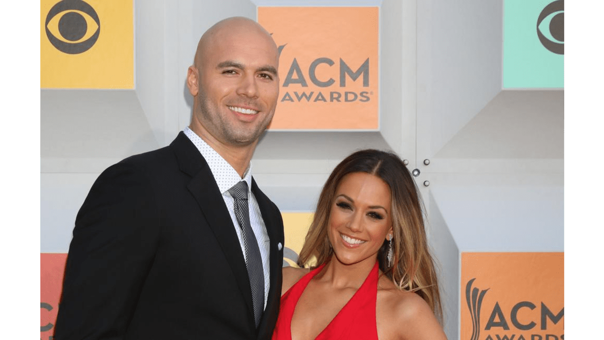 Jana Kramer pregnant with second child 8days