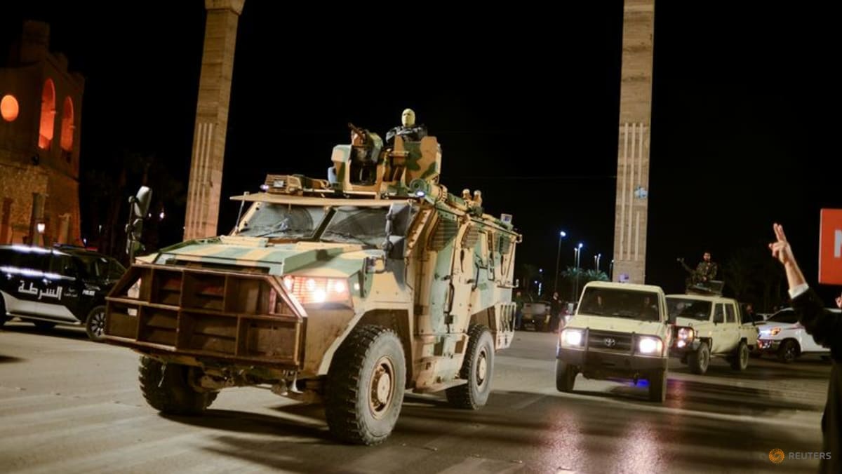 Eastern Libyan military commanders urge closure of road to west