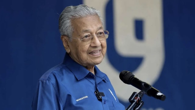 马哈迪已卸下祖国斗士党主席职位 但保留党员身份
