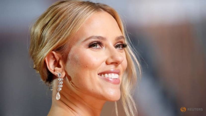 Scarlett Johansson ties knot with comedian Colin Jost Scarlett Johansson ties knot with comedian Colin Jost