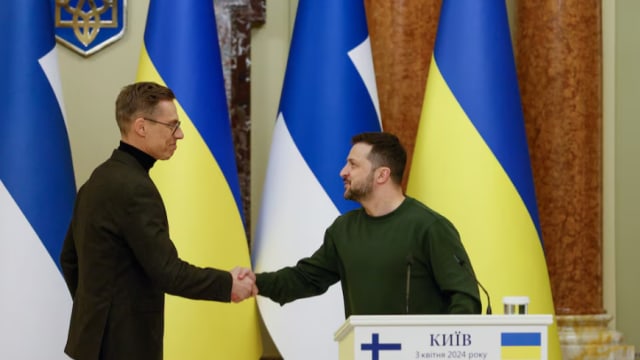 芬兰同乌克兰签署10年安全协议