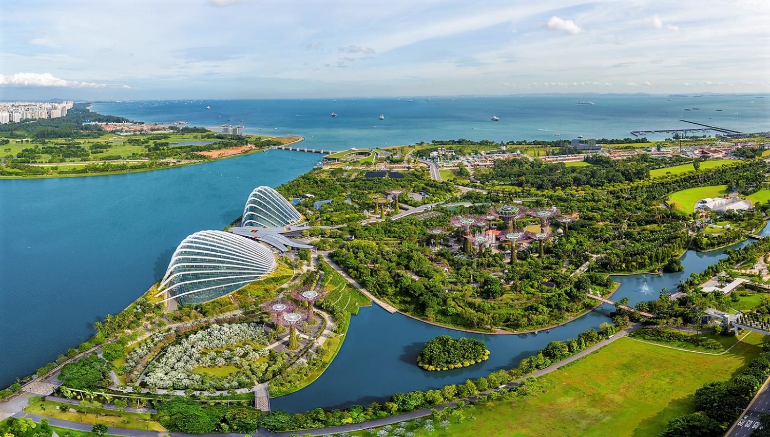Play a part in fighting climate change through Singapore’s first low-carbon exchange-traded fund Play a part in fighting climate change through Singapore’s first low-carbon exchange-traded fund