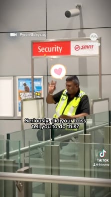 This MRT security guard lights up my day 🙂 
#8days #8dayssg #entertainmentnews #sgnews #sg #singapore